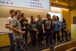 Studenti a míčky = atomy a elektrony