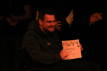 Ředitel centra Paraple pan David Lukeš přebírá šek